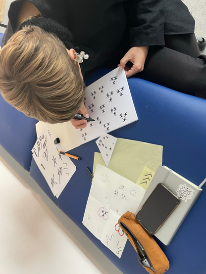 Feline sketching multiple asterisms